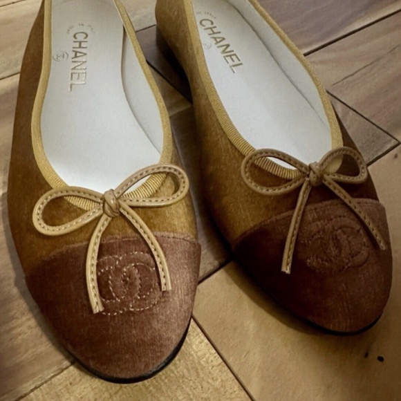 Velvet Chanel ballet flats size 38 | Runs small | Worn once - Picture 2 of 7